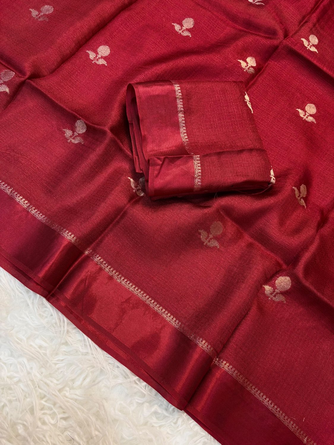 Crush Viscose Georgette Saree with Satin Border - SogaSaree Handlooms