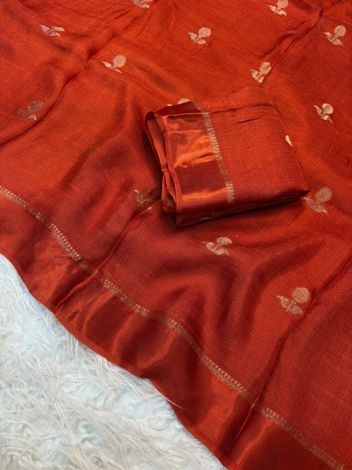 Crush Viscose Georgette Saree with Satin Border - SogaSaree Handlooms