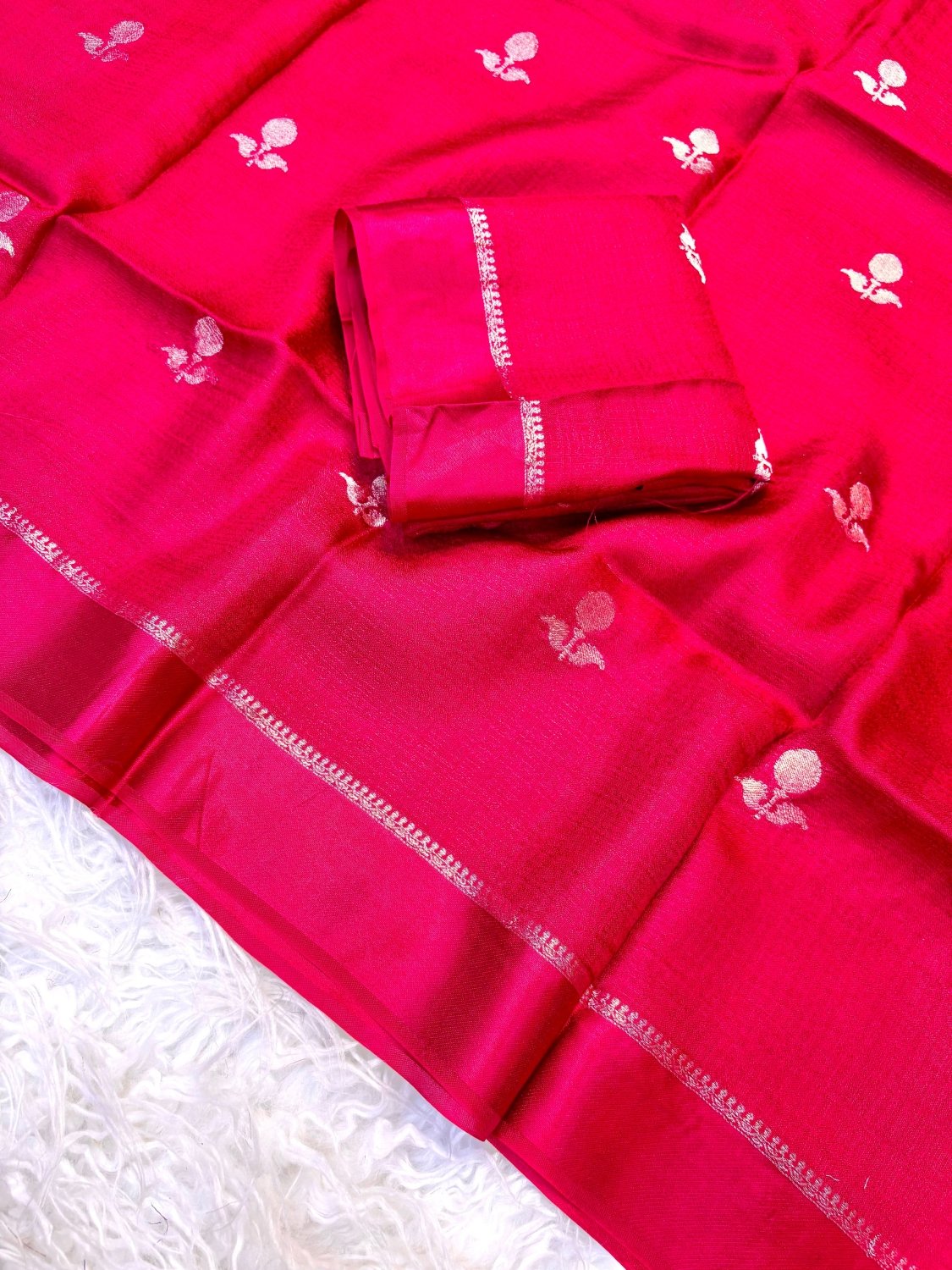 Crush Viscose Georgette Saree with Satin Border - SogaSaree Handlooms